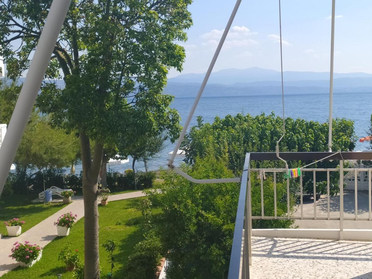 Akrogiali Beach Rooms Amarynthos Exterior foto