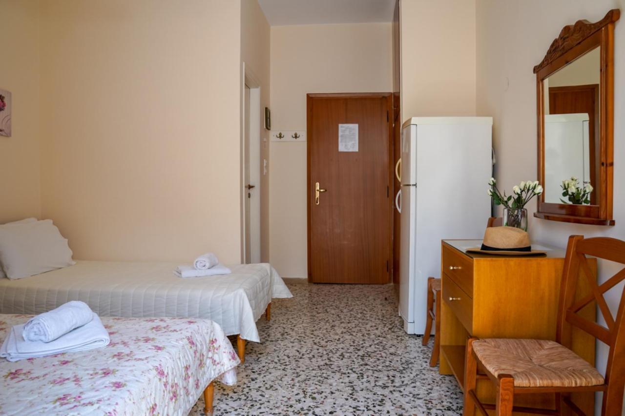 Akrogiali Beach Rooms Amarynthos Exterior foto