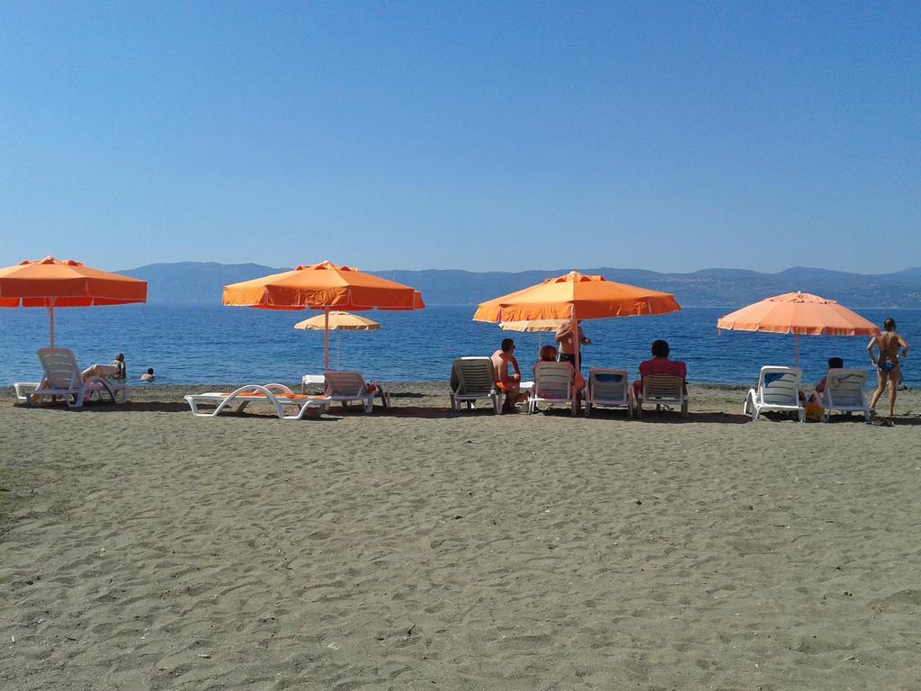 Akrogiali Beach Rooms Amarynthos Exterior foto