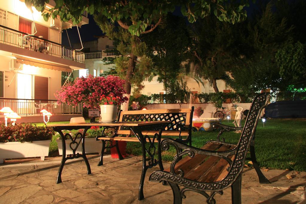 Akrogiali Beach Rooms Amarynthos Exterior foto
