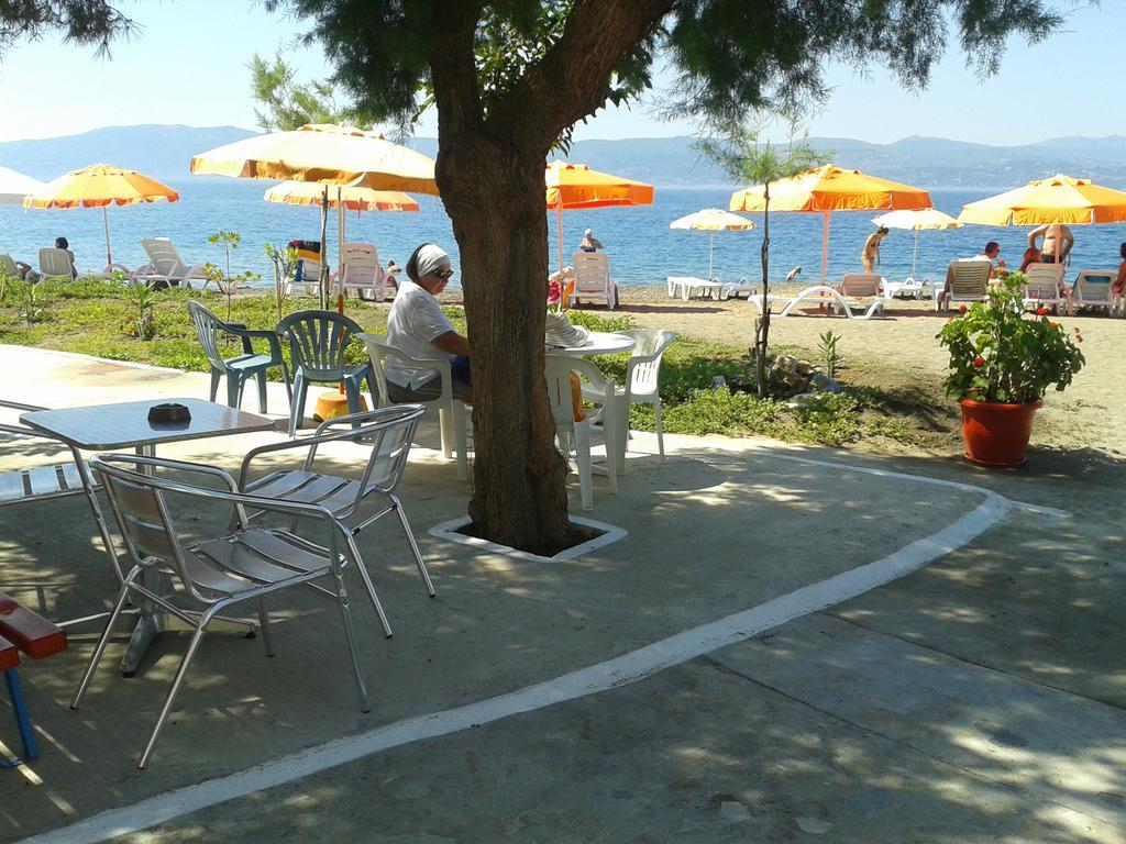 Akrogiali Beach Rooms Amarynthos Exterior foto